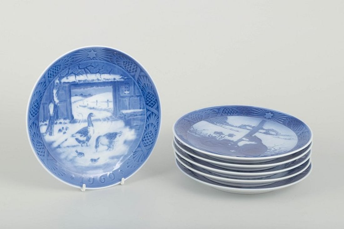 Royal Copenhagen. Six Christmas plates in porcelain with relief-decorated motifs. 1960/70s.: Royal Copenhagen 6 Christmas plates. Årgange: 1969, 1970, 1971, 1972, 1975 og 1976. Blue and white porcelain plates with relief-decorated motifs from various years, including landscapes and winter