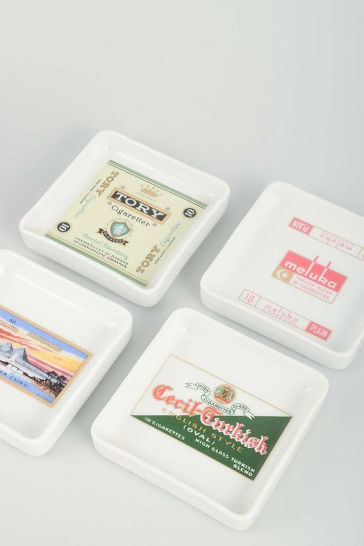 Bing & Grøndahl, Denmark. Set of four square porcelain ashtrays. 1980s. - 2