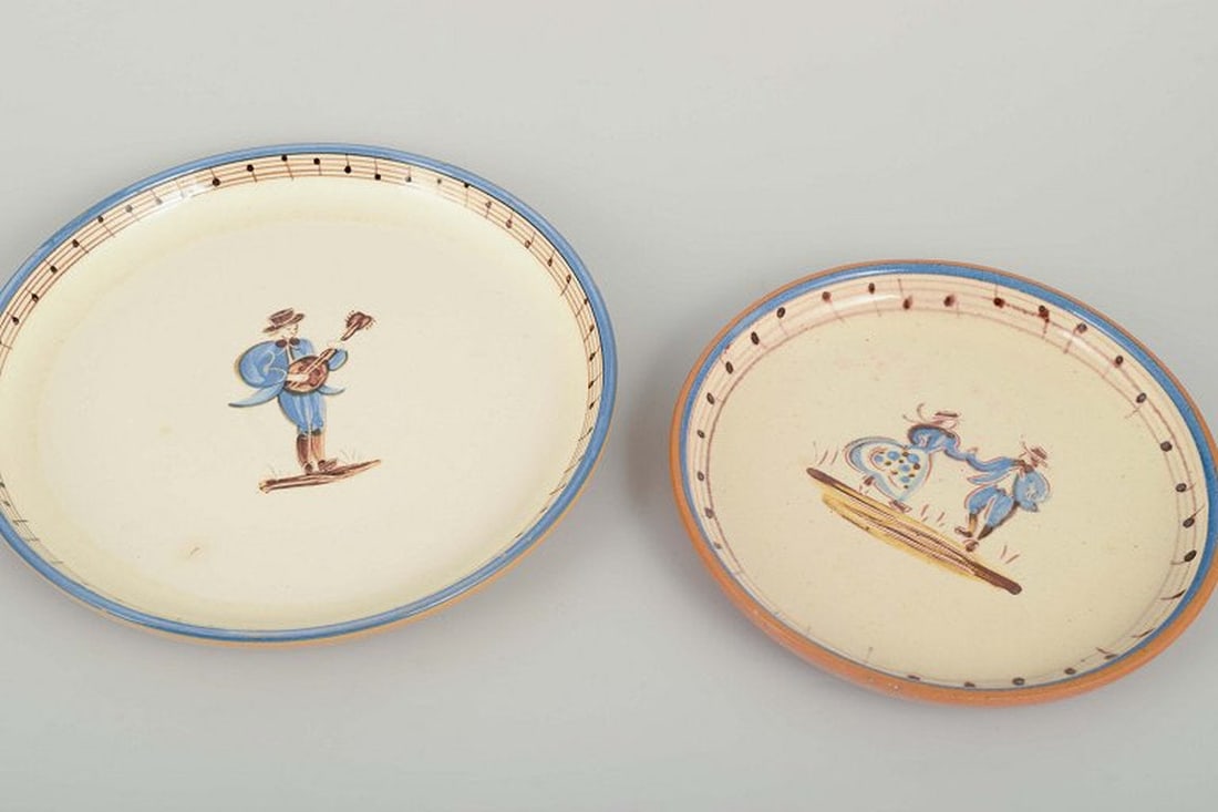 Danish studio pottery. Three thrown faience plates hand-decorated with dancing motifs. Ca. 1940/50s. - 3