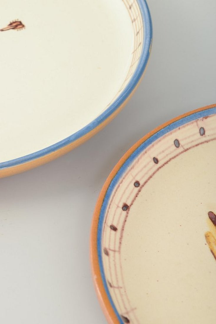 Danish studio pottery. Three thrown faience plates hand-decorated with dancing motifs. Ca. 1940/50s. - 4