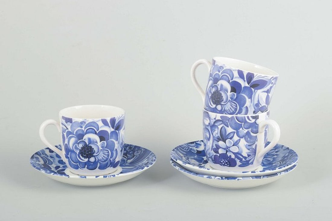 Gefle, Sweden. Set of three 'Blå Blomster' porcelain coffee cups with saucers. Mid-20th century.: Gefle, "Blå Blomster" 3 coffee cups with saucers, mid-century. Porcelain with hand-painted floral motif in blue tones. Origin: Sweden. Manufacturer: Gefle, “Blå Blomster”. Material: Porcelai