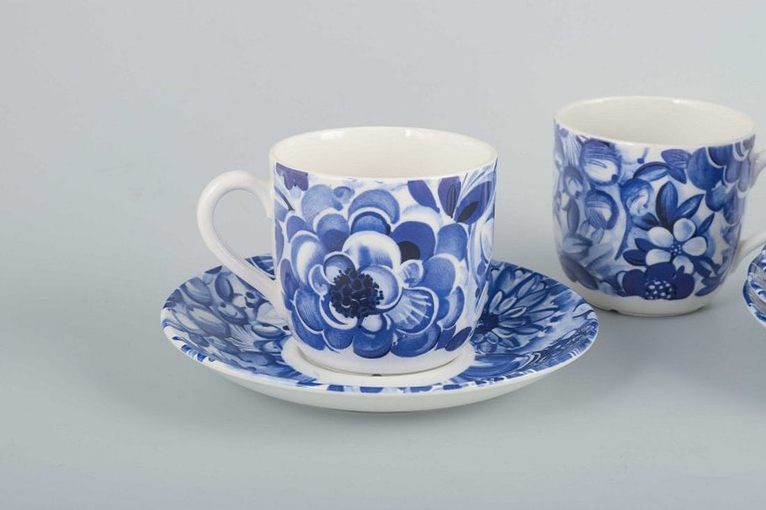 Gefle, Sweden. Set of four 'Blå Blomster' porcelain coffee cups with saucers. Mid-20th century. - 2