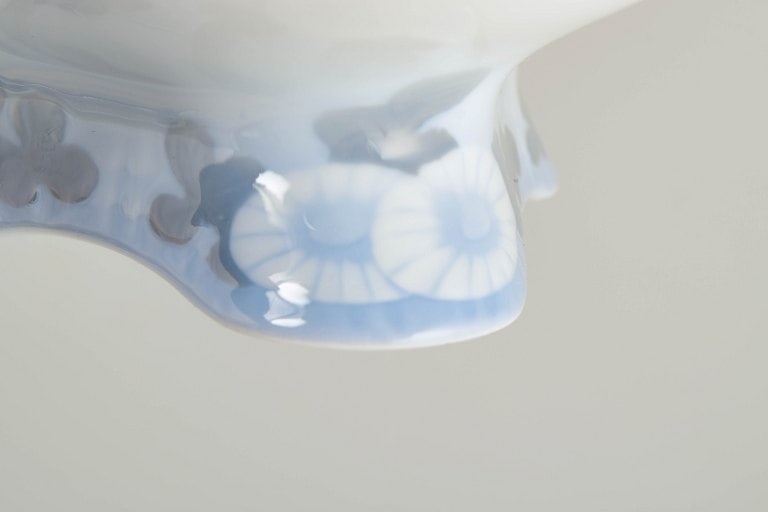Royal Copenhagen, Denmark. Midsummer Night's Dream, porcelain low bowl with decoration in blue - 3