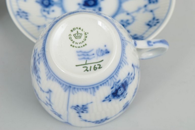 Royal Copenhagen, Denmark. Blue Fluted Plain, set of three porcelain coffee cups with saucers. - 4