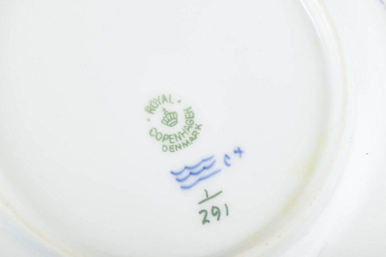 Royal Copenhagen, Denmark. Blue Fluted Plain porcelain bowl decorated with cobalt blue underglaze. - 4