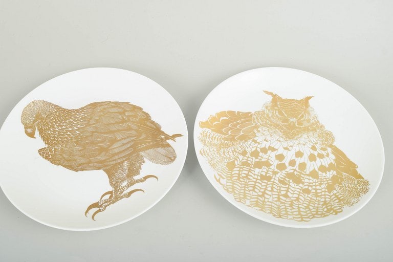 Paul Hoff for Gustavsberg, Sweden. Set of three porcelain plates decorated with bird motifs in gold.: Paul Hoff for Gustavsberg, “Arter i fara” three plates. Decorative collector's porcelain plates with a white-tailed eagle, an owl and another eagle, motif in gold decoration. The reverse is pr