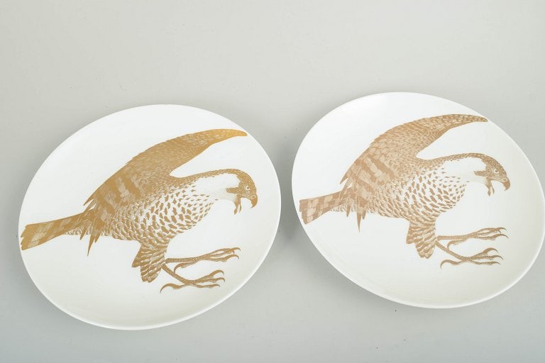 Paul Hoff for Gustavsberg, Sweden. Set of two porcelain plates decorated with bird motifs in gold. - 2