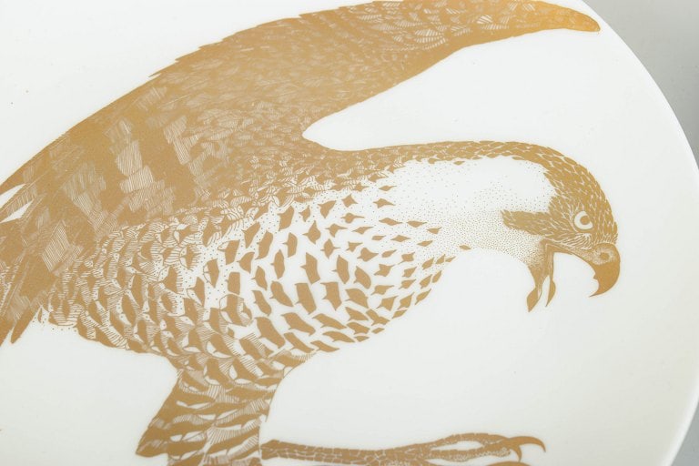 Paul Hoff for Gustavsberg, Sweden. Set of two porcelain plates decorated with bird motifs in gold. - 3