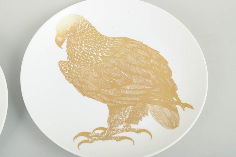 Paul Hoff for Gustavsberg, Sweden. Set of two porcelain plates decorated with bird motifs in gold. - 3