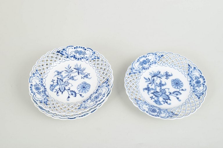 Meissen, Germany. Blue Onion set of four porcelain openwork plates. Circa 1900. - 2