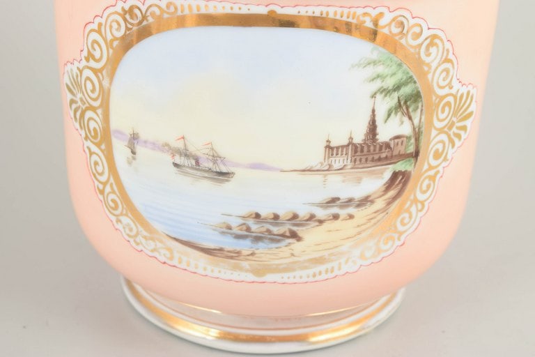 Denmark. Porcelain vase with motif of Hermitage Palace and Kronborg Castle. 19th century. - 3