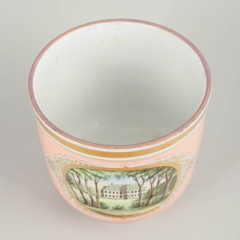 Denmark. Porcelain vase with motif of Bernstorff Palace and Kronborg Castle. 19th century. - 2