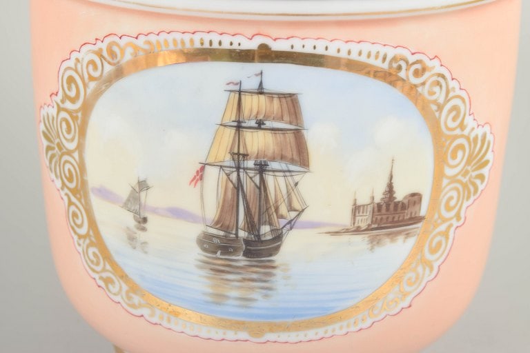Denmark. Porcelain vase with motif of Bernstorff Palace and Kronborg Castle. 19th century. - 3