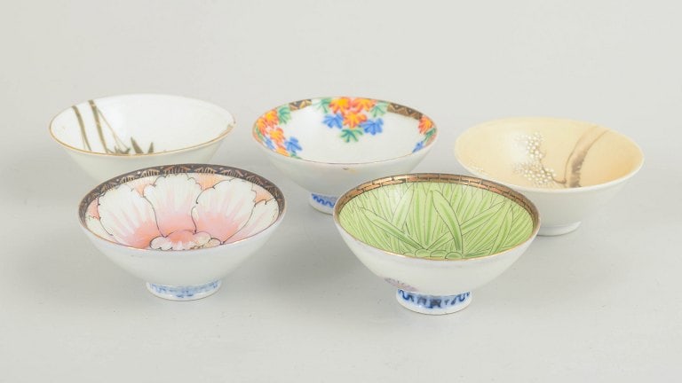Set of five small Chinese porcelain bowls decorated in varied motifs and colours. 20th century. (1 of 4)