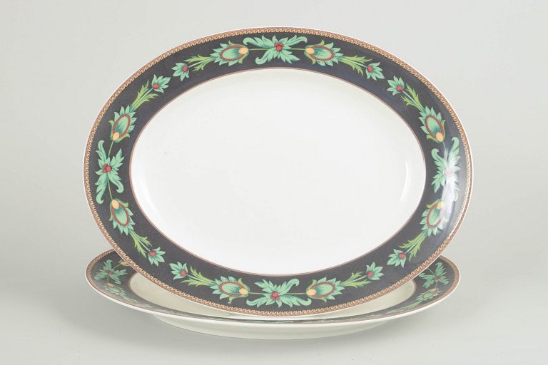 Nina Campbell for Rosenthal, Germany. Set of two oval porcelain dishes decorated with a dark border.: Nina Campbell for Rosenthal, pair of oval dishes. Set of two oval porcelain dishes by Rosenthal Classic from the Mayfair series, decorated with a dark border, stylised green foliate motifs and gilt de