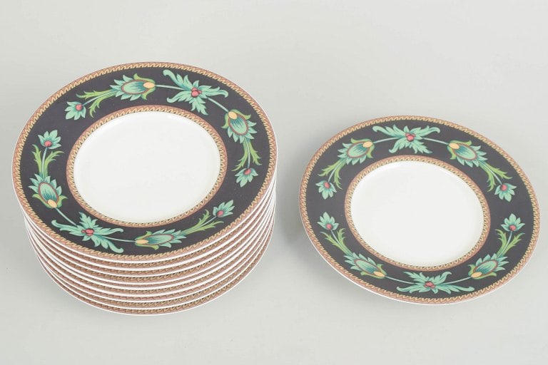 Nina Campbell for Rosenthal, Germany. Set of ten small round porcelain plates decorated with a dark - 2