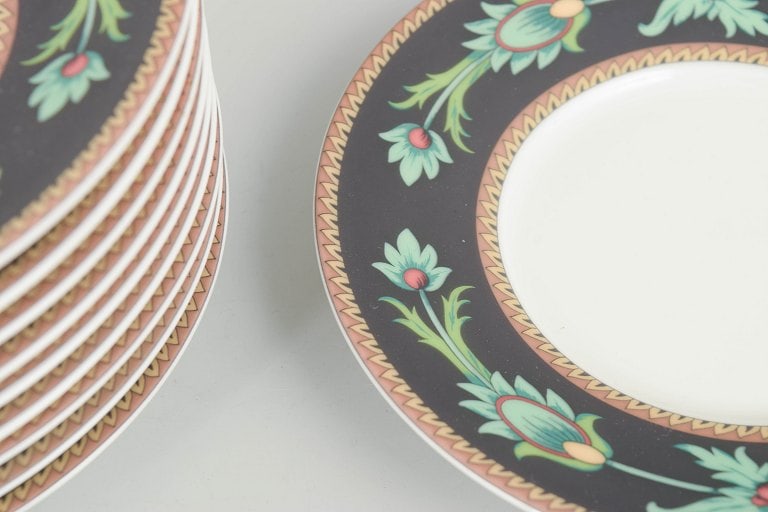 Nina Campbell for Rosenthal, Germany. Set of ten small round porcelain plates decorated with a dark - 3