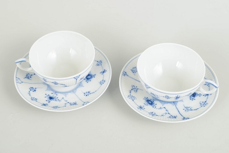 Royal Copenhagen, Denmark. Blue Fluted Plain set of two porcelain tea cups with saucers decorated - 2