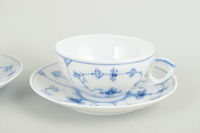 Royal Copenhagen, Denmark. Blue Fluted Plain set of two porcelain tea cups with saucers decorated - 3