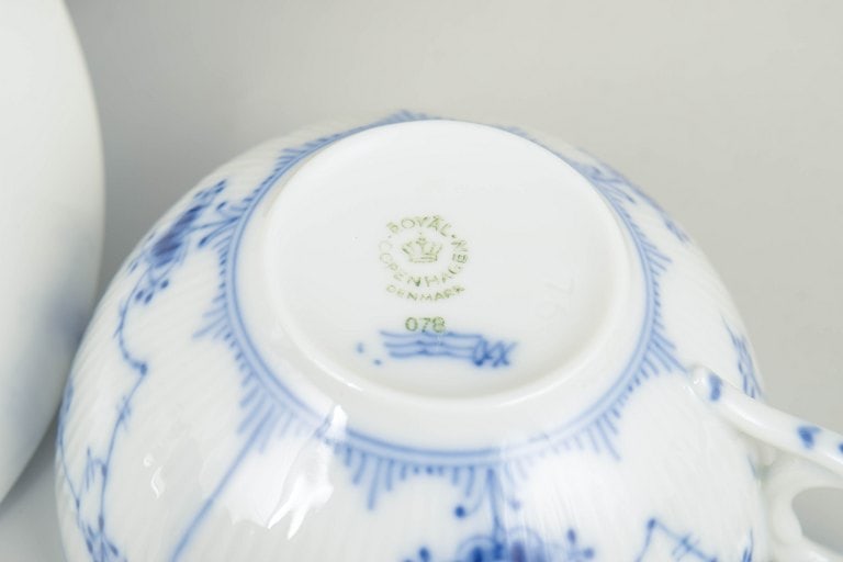 Royal Copenhagen, Denmark. Blue Fluted Plain set of two porcelain tea cups with saucers decorated - 4