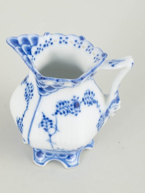 Royal Copenhagen, Denmark. Blue Fluted Full Lace porcelain creamer decorated with blue underglaze. - 2
