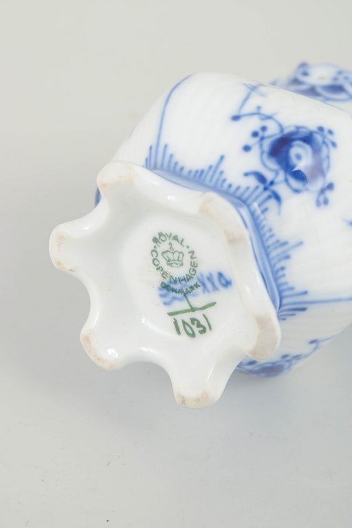 Royal Copenhagen, Denmark. Blue Fluted Full Lace porcelain creamer decorated with blue underglaze. - 4