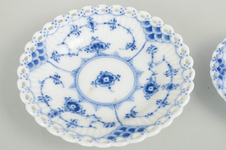 Royal Copenhagen, Denmark. Blue Fluted Full Lace set of two small porcelain dishes decorated with - 3