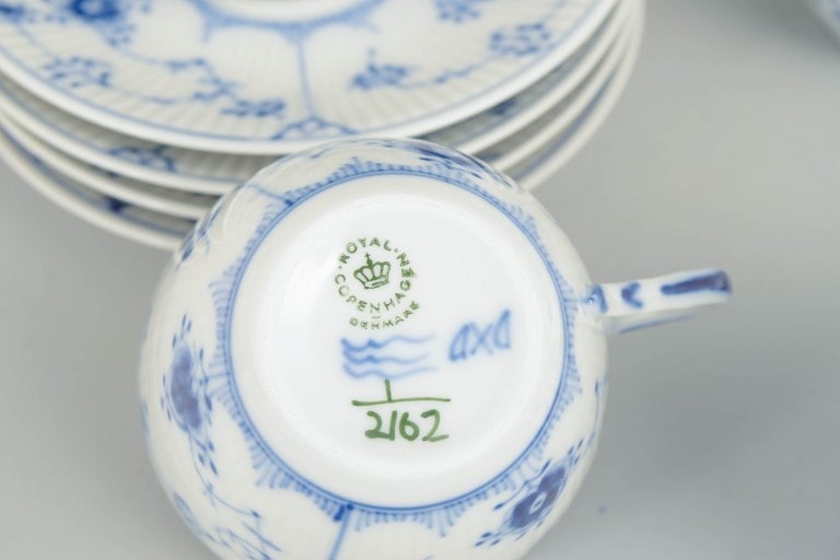Royal Copenhagen, Denmark. Blue Fluted Plain set of four porcelain coffee cups with matching saucers - 4