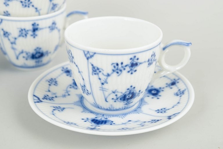 Royal Copenhagen, Denmark. Blue Fluted Plain set of four porcelain coffee cups with matching saucers - 3