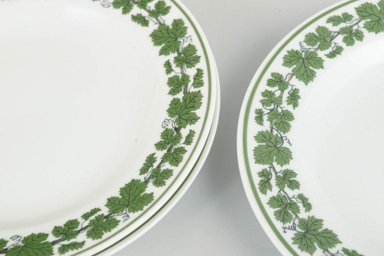 Meissen, Germany. Set of three porcelain salad plates with a green vine leaf border. Approx. 1920s. - 3