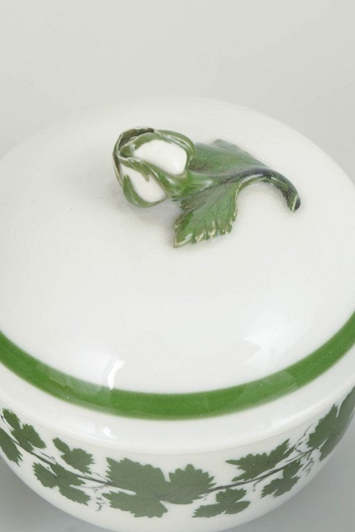 Meissen, Germany. Pair of porcelain coffee cups with saucers and sugar bowl with a green vine leaf - 3