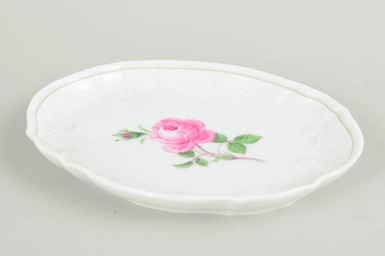 Meissen, Germany. Small porcelain dish with polychrome rose in the centre. Approx. 1930s–1940s. - 2