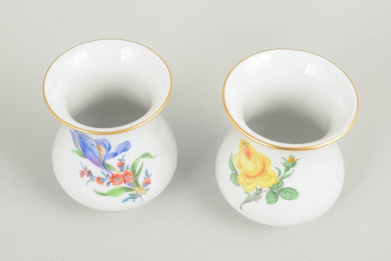 Meissen, Germany. Pair of miniature porcelain vases with polychrome flowers. Approx. 1930s–1940s. - 2