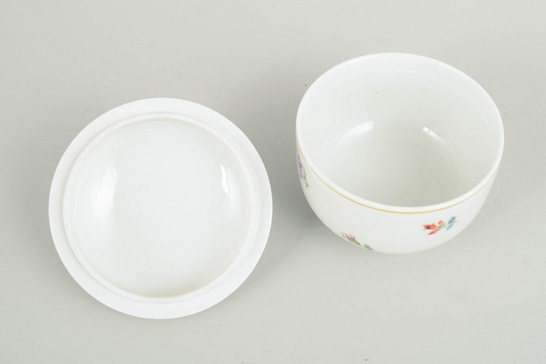 Meissen, Germany. Round porcelain lidded bowl with polychrome flowers. Early 20th century. - 4