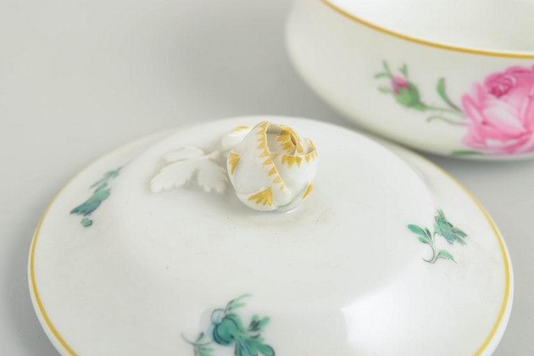 Meissen, Germany. Round porcelain lidded bowl with polychrome flowers. Early 20th century. - 3