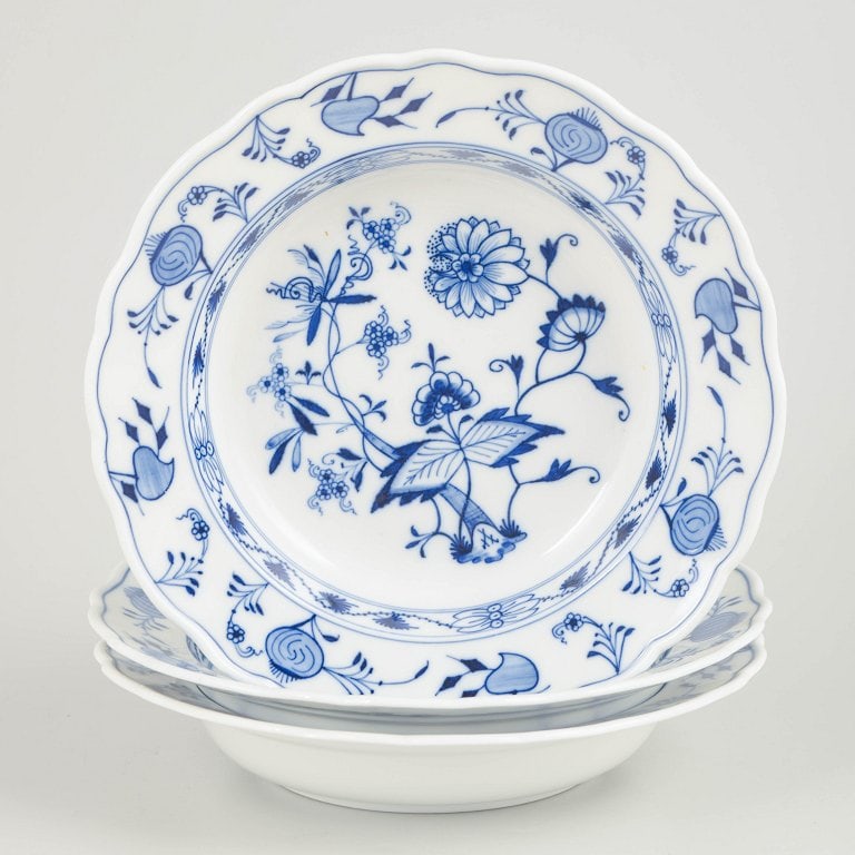 Meissen, Germany. Blue Onion set of three porcelain deep plates decorated with underglaze blue. (1 of 4)