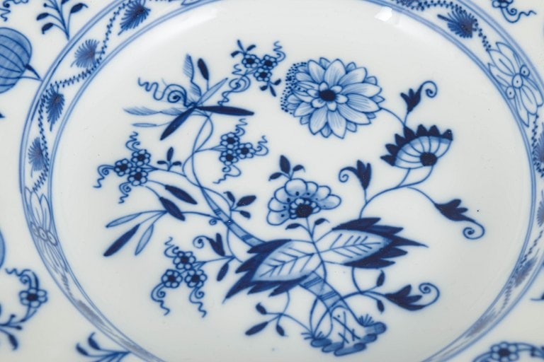 Meissen, Germany. Blue Onion set of three porcelain deep plates decorated with underglaze blue. - 3