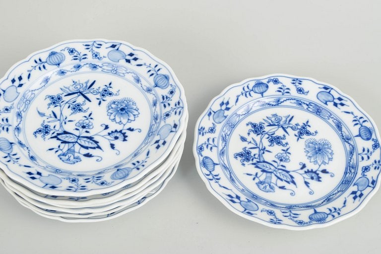 Meissen, Germany. Blue Onion set of seven porcelain salad plates decorated with underglaze blue. - 2