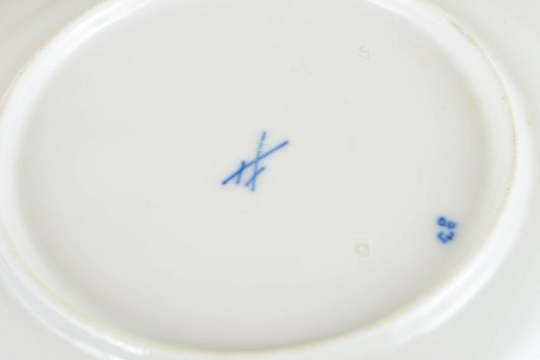 Meissen, Germany. Blue Onion set of seven porcelain salad plates decorated with underglaze blue. - 4