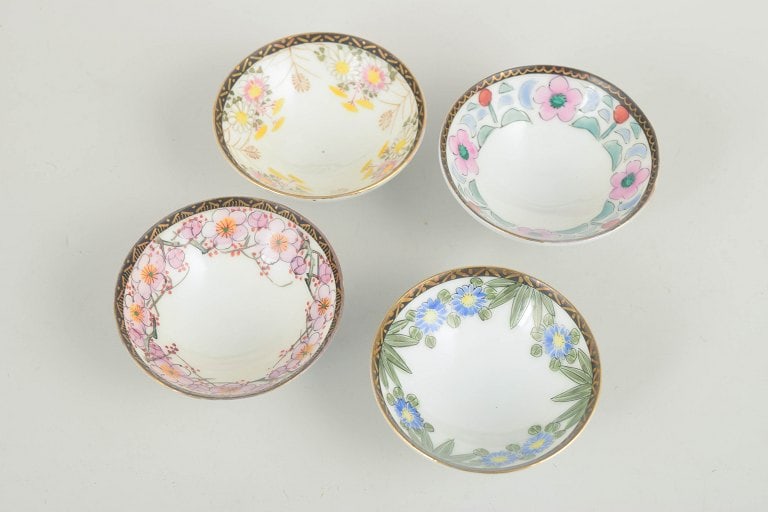 Set of four small Chinese porcelain bowls decorated in varied motifs and colours. 20th century. - 2