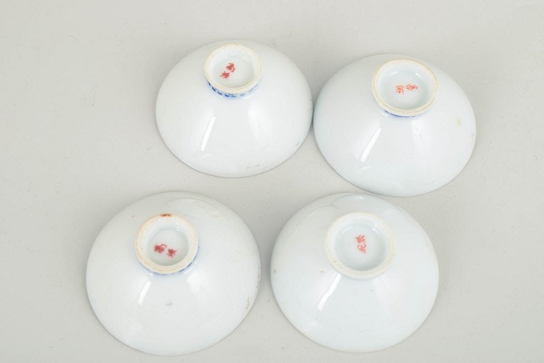 Set of four small Chinese porcelain bowls decorated in varied motifs and colours. 20th century. - 4