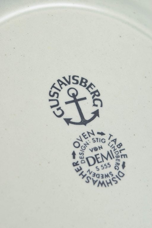 Stig Lindberg for Gustavsberg, Sweden. Set of eight faience plates with white glaze. Approx. 1960s. - 4