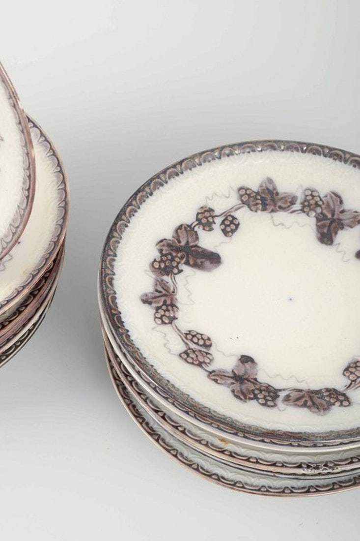 Gefle, Sweden. Set of twelve round 'Mullbär' faience plates with relief decoration. 1930s. - 2