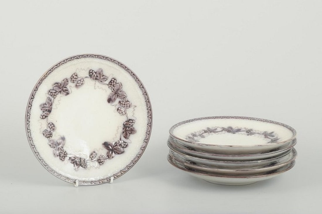 Gefle, Sweden. Set of six round 'Mullbär' faience plates with relief decoration. 1930s.: Gefle Plates “Mullbär”, 1930s Set of 6 round faience plates with relief decoration and grapevine motif in a brownish tone along the rim. Maker: Gefle Pattern: “Mullbär” Material: