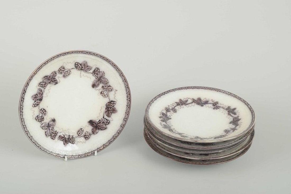 Gefle, Sweden. Set of six round 'Mullbär' faience plates with relief decoration. 1930s. - 2
