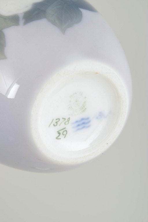 Royal Copenhagen, Denmark. Art Nouveau porcelain lidded vase with handle with floral and foliage - 4