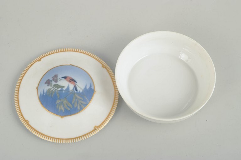 Royal Copenhagen, Denmark. Art Deco porcelain lidded dish with gilt rim and bird motif. Approx. - 2