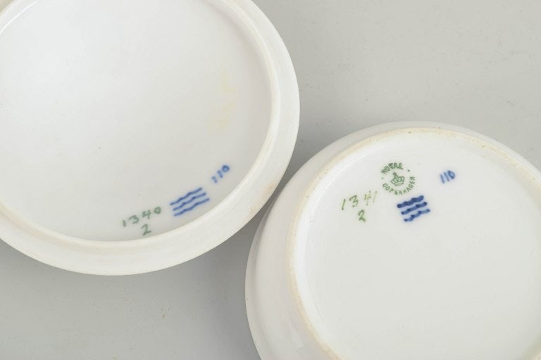 Royal Copenhagen, Denmark. Art Deco porcelain lidded dish with gilt rim and bird motif. Approx. - 4