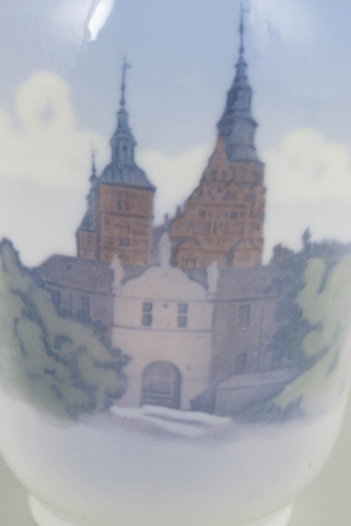 Royal Copenhagen, Denmark. Porcelain vase with Rosenborg Castle motif in blue, green and brown - 3