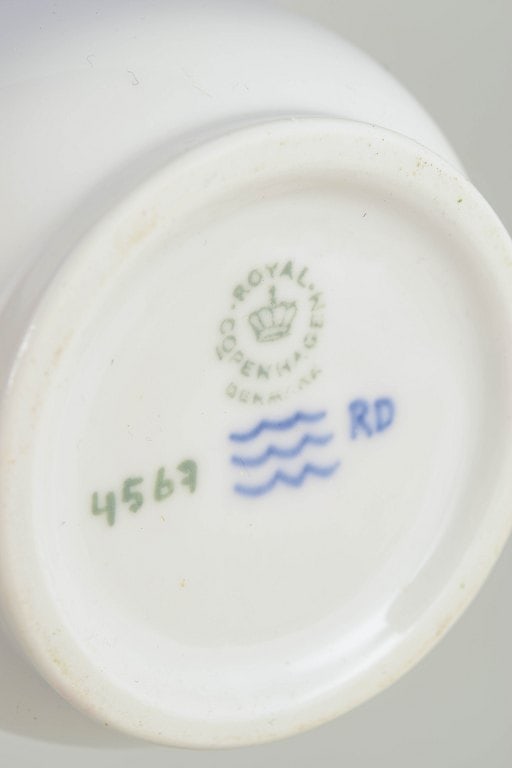 Royal Copenhagen, Denmark. Porcelain vase with Rosenborg Castle motif in blue, green and brown - 4